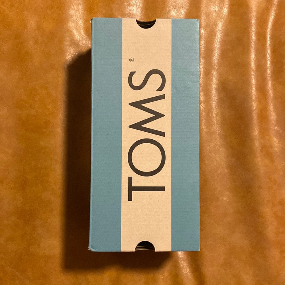 TOMS - Picture 2 of 7